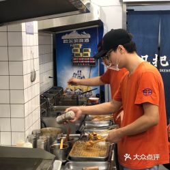 探秘“幾把串” 胡同里的煙火氣與美味江湖
